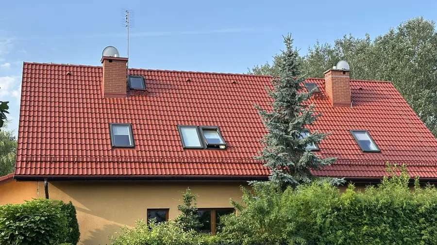 Dach po renowacji i malowaniu przez PC Dach